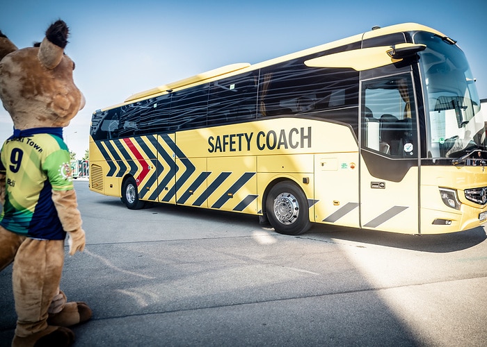 Mercedes-Benz Safety Truck und Safety Coach im Einsatz für mehr Verkehrssicherheit von Kindern