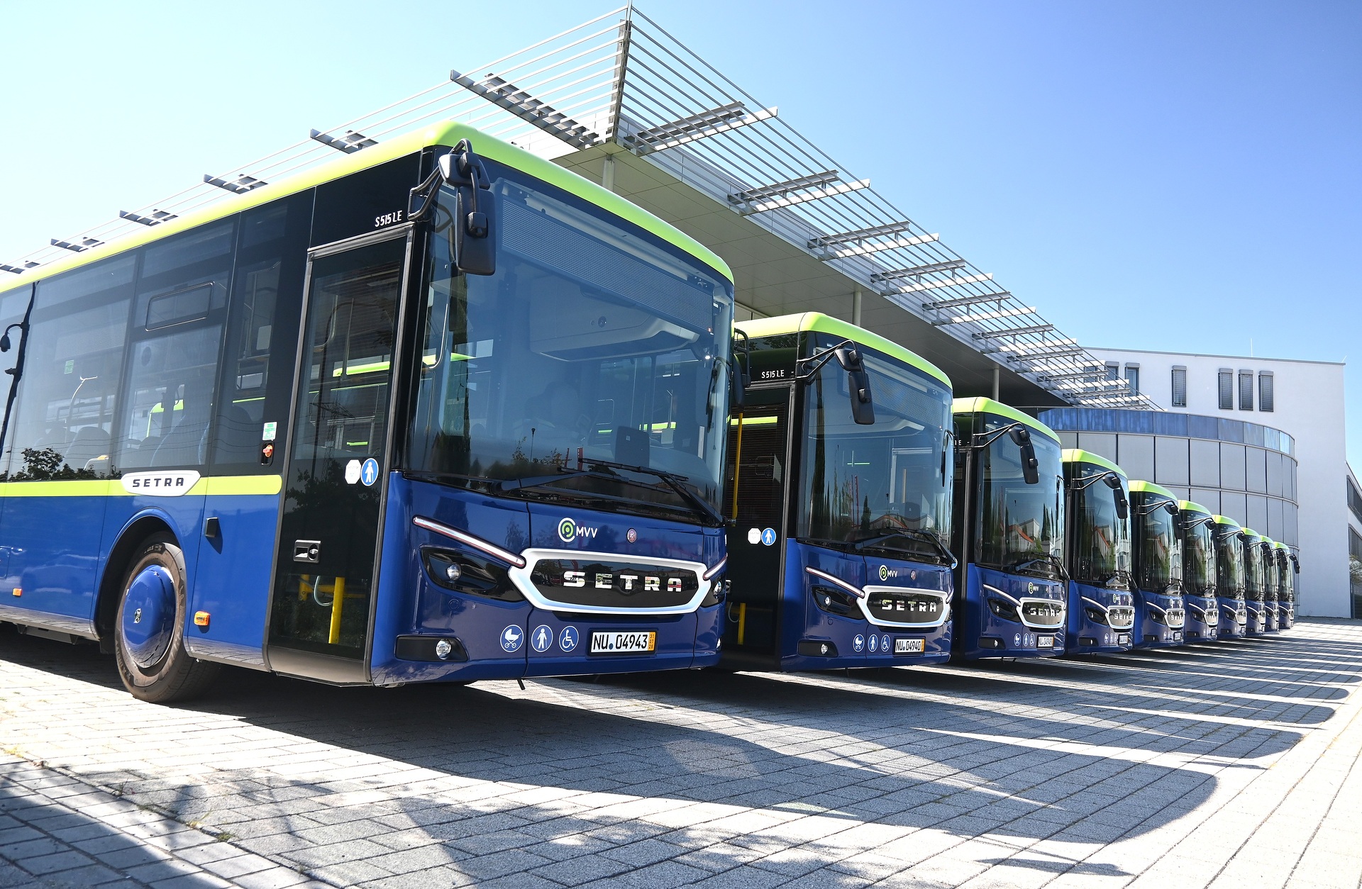 Zehn neue Setra Low Entry Busse für Geldhauser