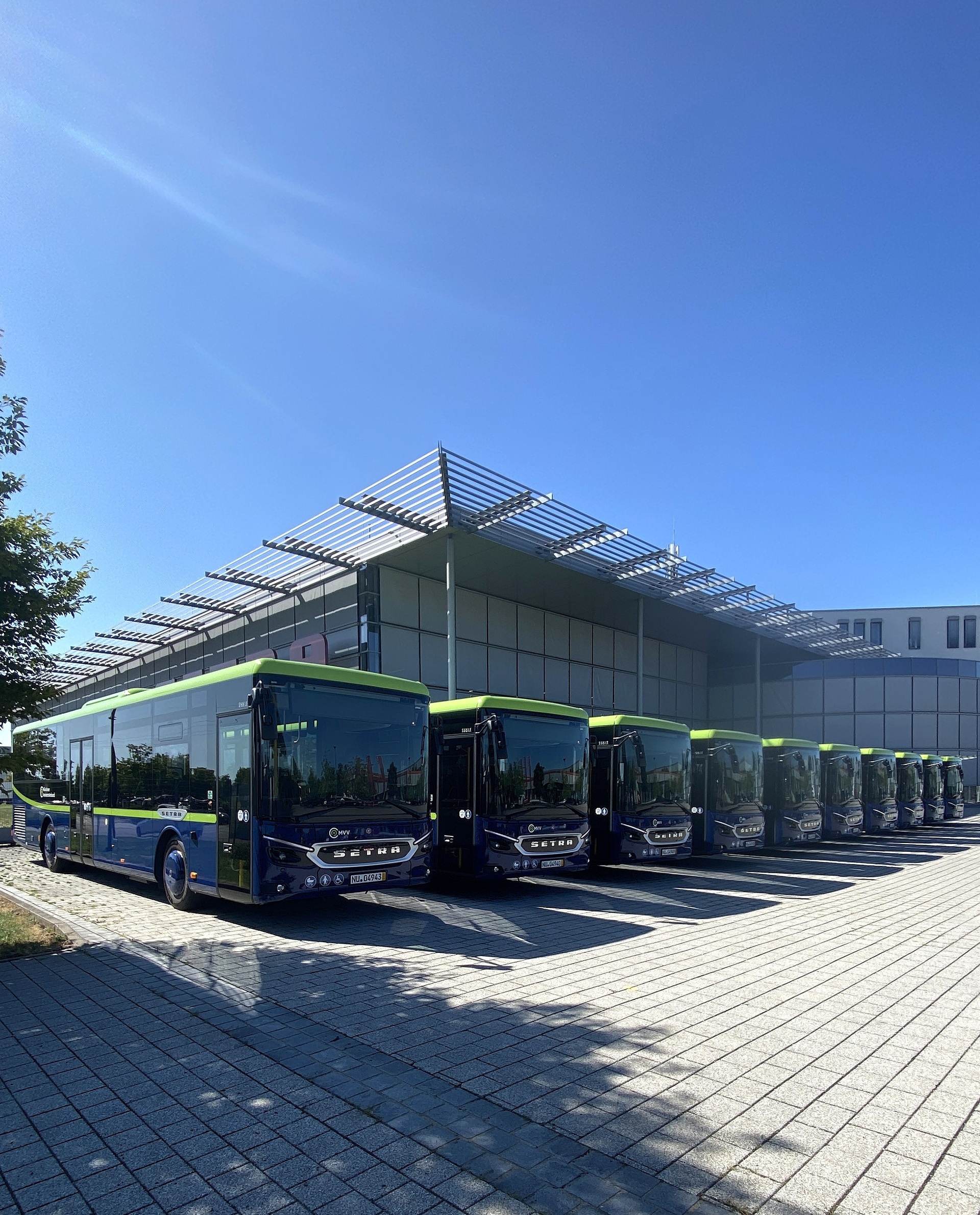 Zehn neue Setra Low Entry Busse für Geldhauser