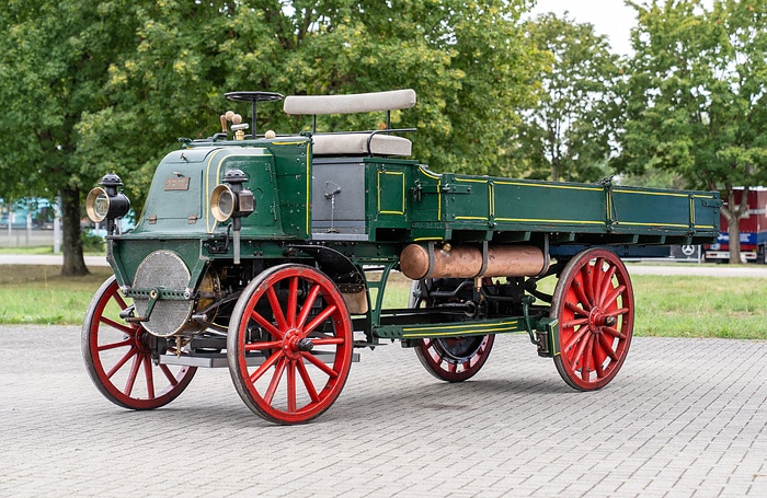 130 Jahre Lkw: Mercedes-Benz Trucks eröffnet    Deutschlandfahrt 2026 im Werk Wörth