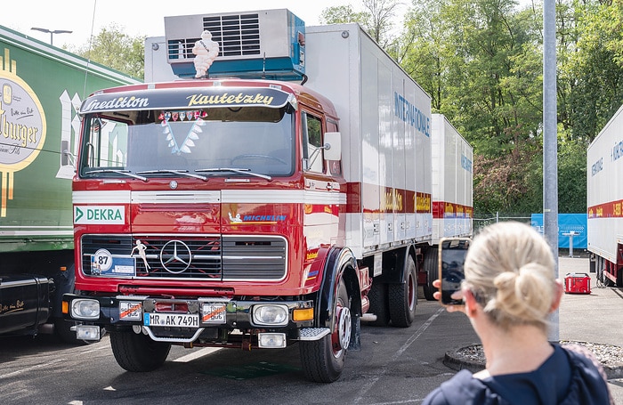 130 Jahre Lkw: Mercedes-Benz Trucks eröffnet    Deutschlandfahrt 2026 im Werk Wörth