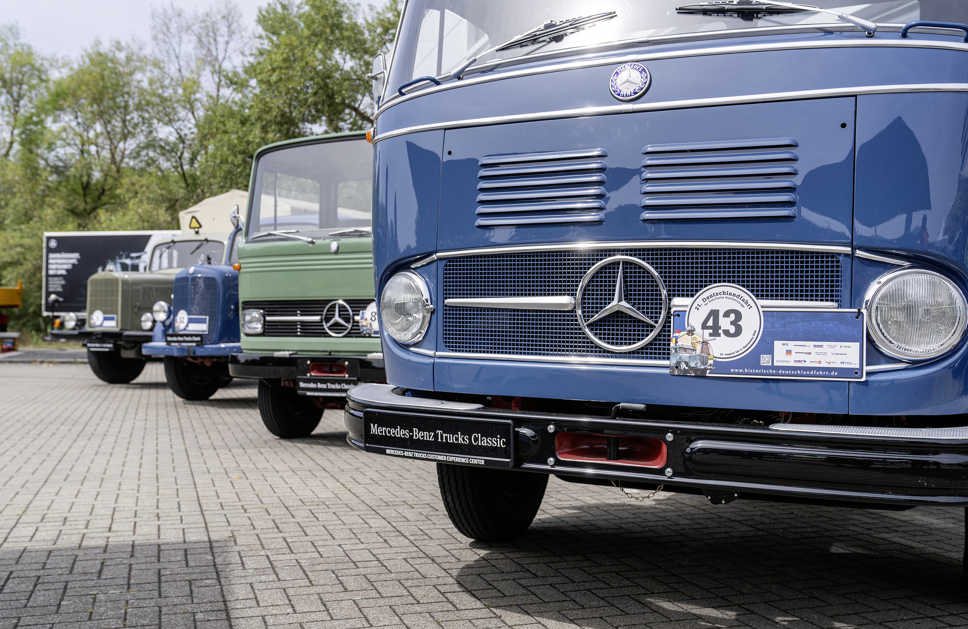 130 Jahre Lkw: Mercedes-Benz Trucks eröffnet    Deutschlandfahrt 2026 im Werk Wörth