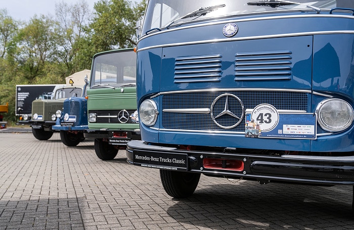 130 Jahre Lkw: Mercedes-Benz Trucks eröffnet    Deutschlandfahrt 2026 im Werk Wörth