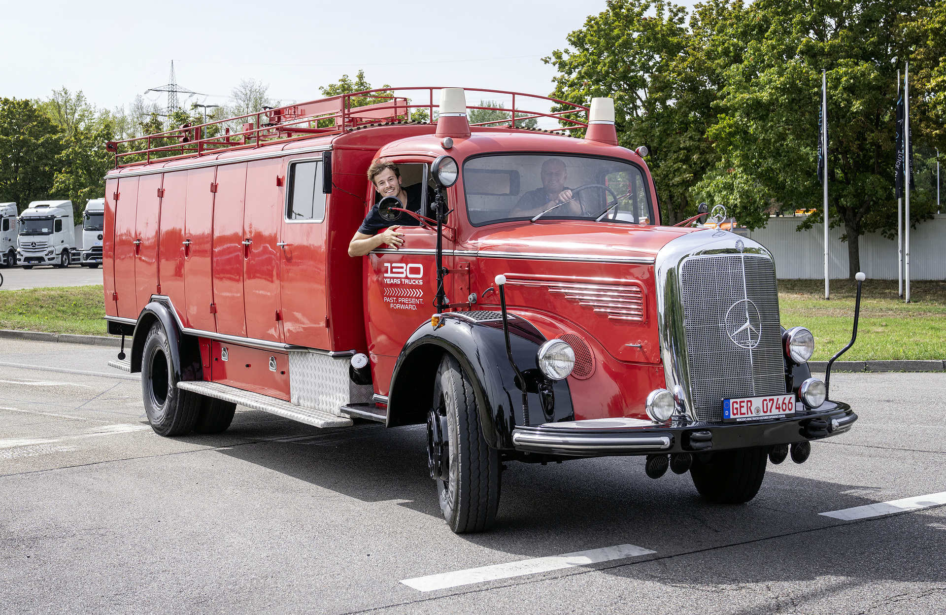 130 Jahre Lkw: Mercedes-Benz Trucks eröffnet    Deutschlandfahrt 2026 im Werk Wörth
