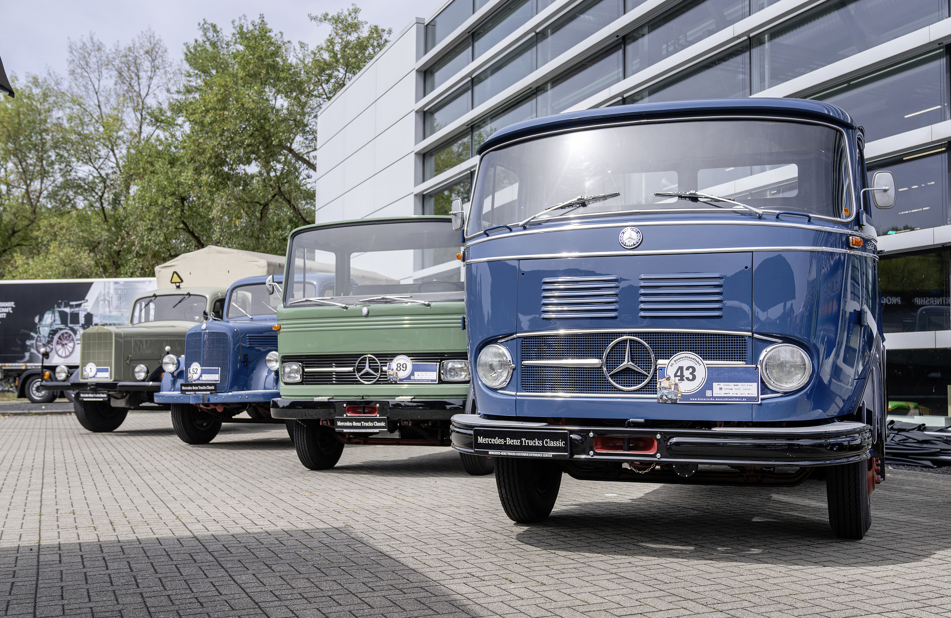 130 Jahre Lkw: Mercedes-Benz Trucks eröffnet    Deutschlandfahrt 2026 im Werk Wörth