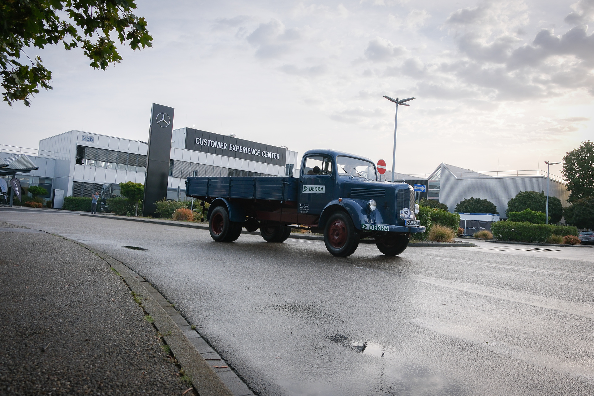 130 Jahre Lkw: Mercedes-Benz Trucks eröffnet    Deutschlandfahrt 2026 im Werk Wörth