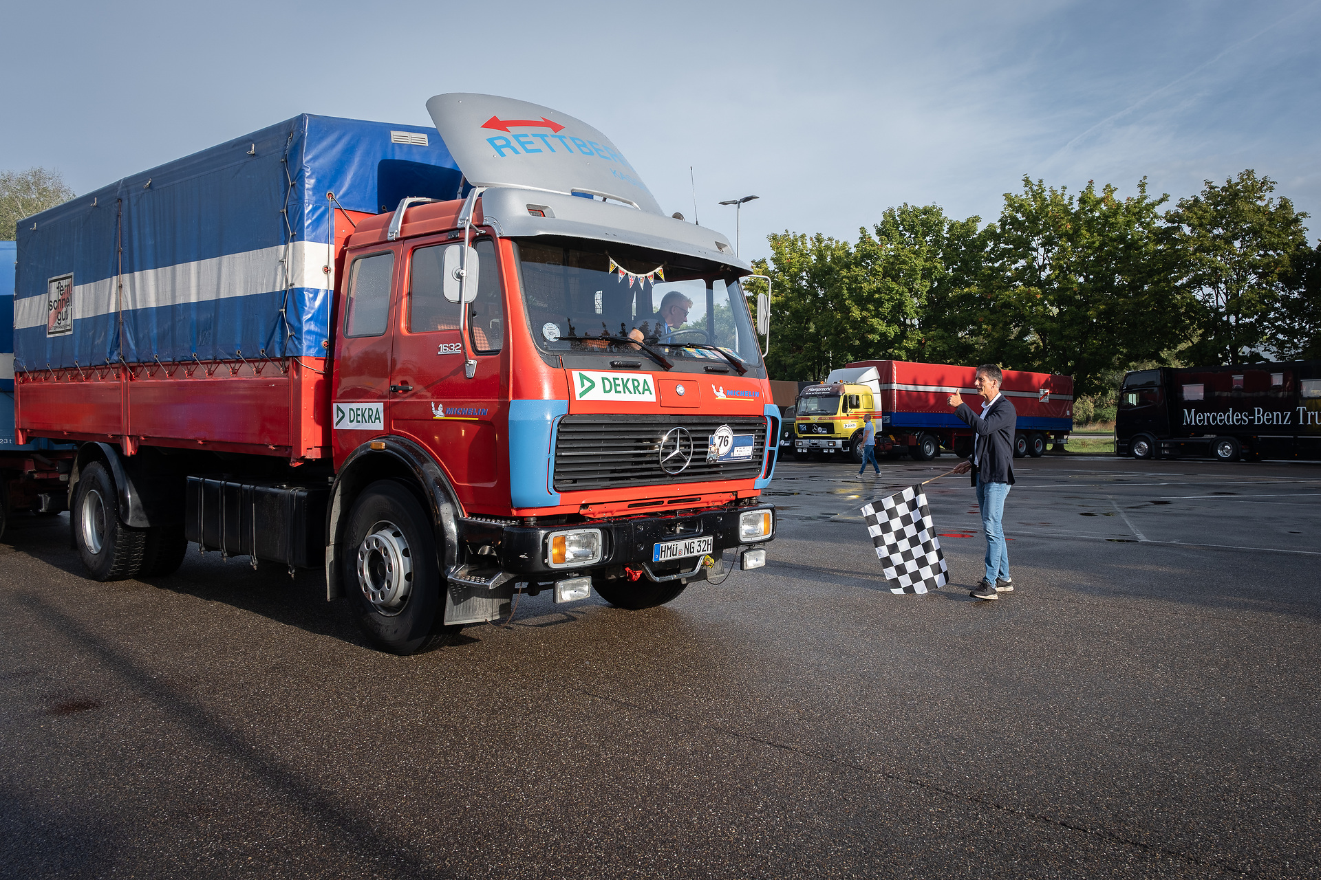 130 Jahre Lkw: Mercedes-Benz Trucks eröffnet    Deutschlandfahrt 2026 im Werk Wörth