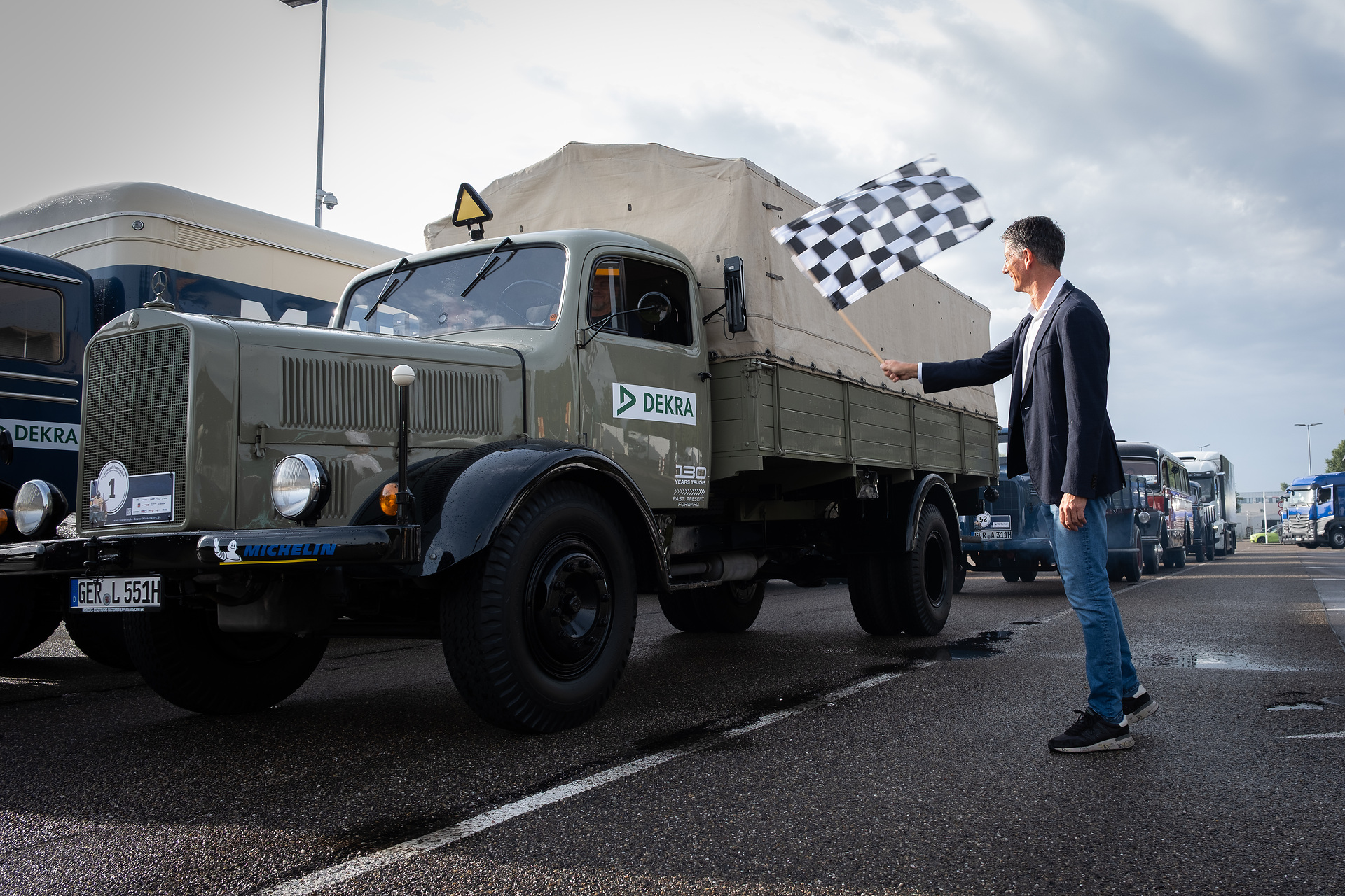 130 Jahre Lkw: Mercedes-Benz Trucks eröffnet    Deutschlandfahrt 2026 im Werk Wörth