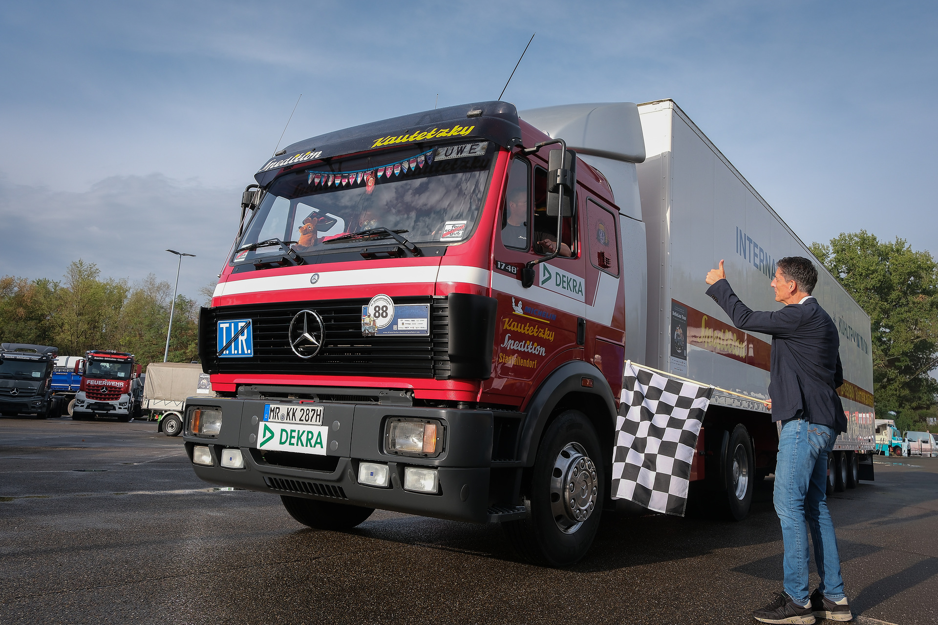 130 Jahre Lkw: Mercedes-Benz Trucks eröffnet    Deutschlandfahrt 2026 im Werk Wörth