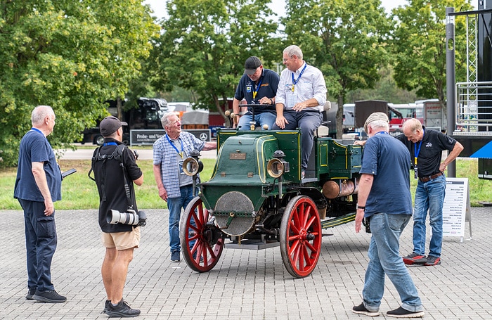 130 years of trucks: Mercedes-Benz Trucks kicks off the “Deutschlandfahrt” 2026 at Wörth plant