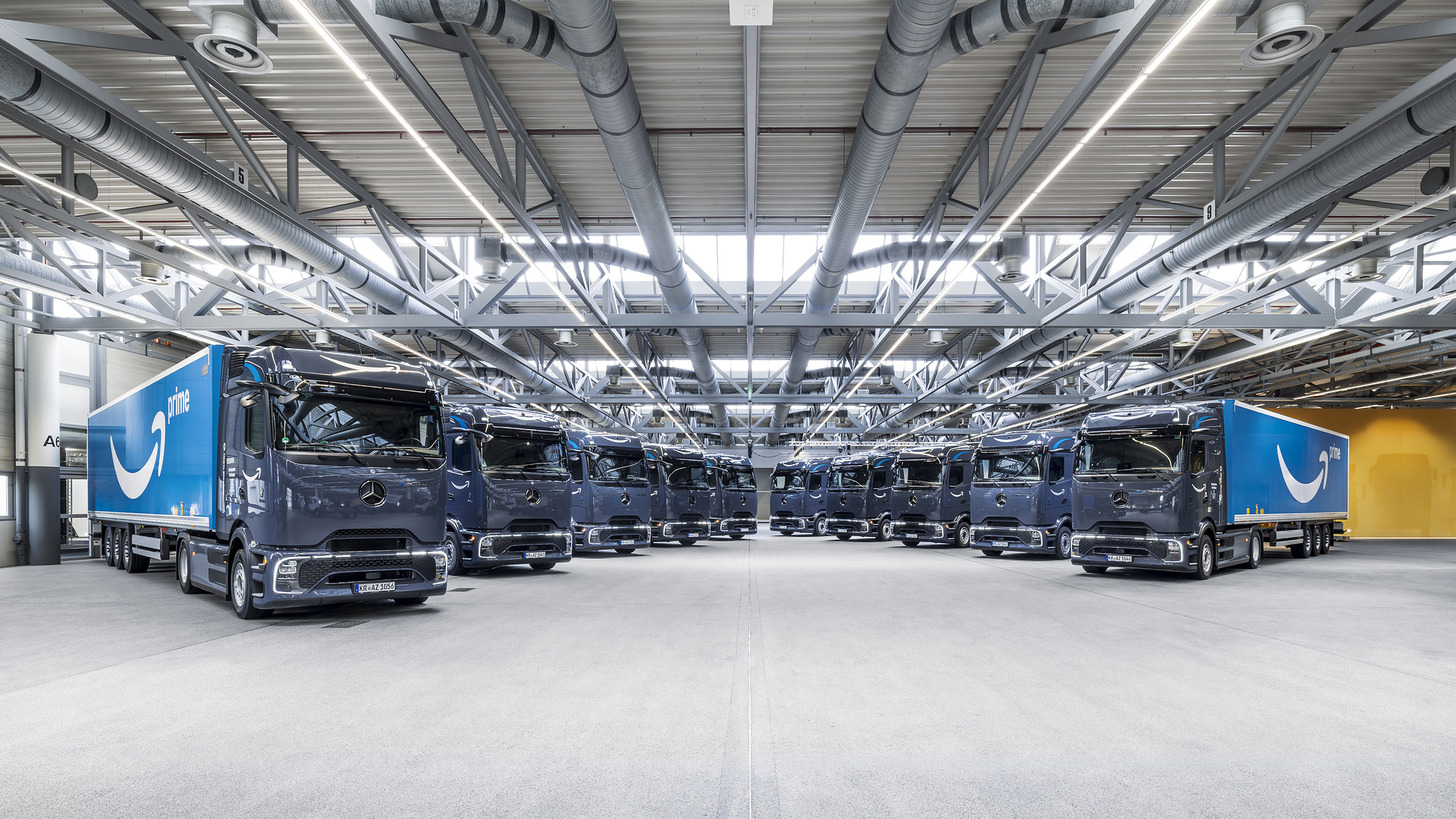 Amazon bringt mehr als 50 Mercedes-Benz eActros 600 auf deutsche Straßen
