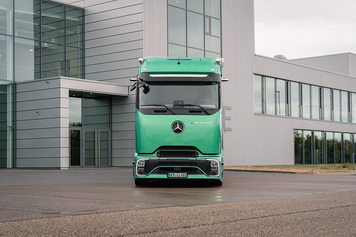 Elektrischer Volumentransport: Mercedes-Benz Trucks präsentiert den eActros Lowliner auf der IAA Transportation