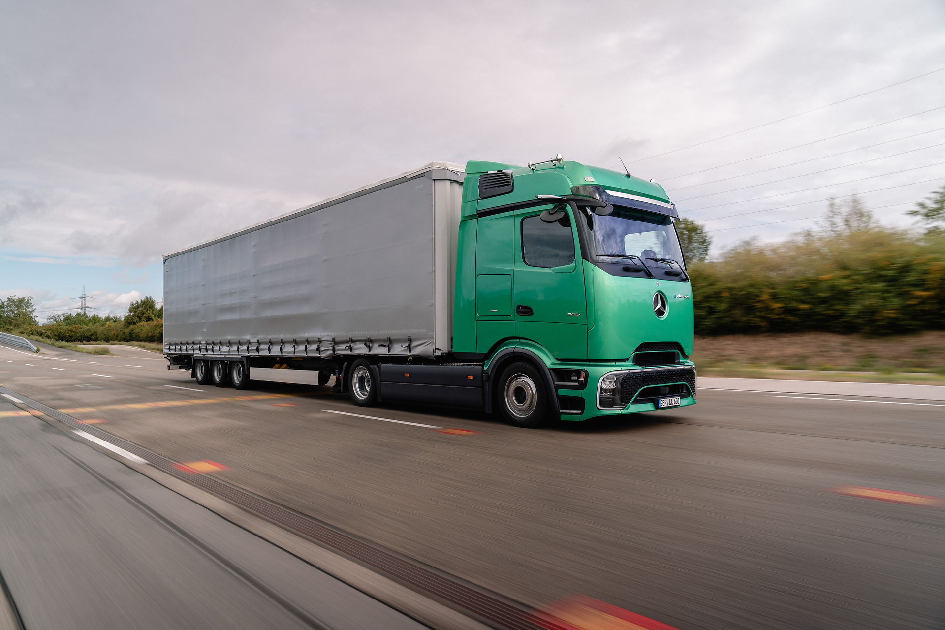 Elektrischer Volumentransport: Mercedes-Benz Trucks präsentiert den eActros Lowliner auf der IAA Transportation
