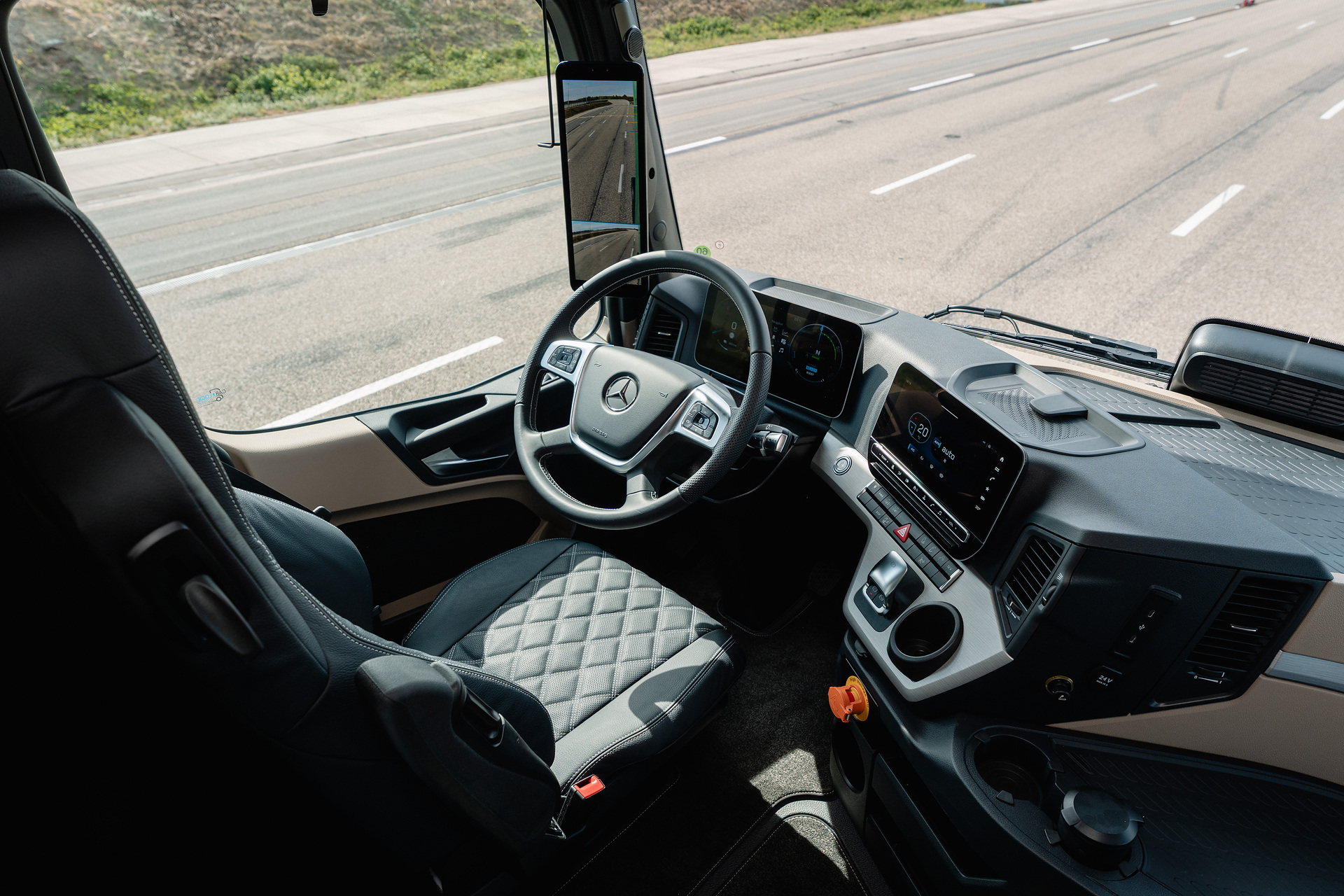 Elektrischer Volumentransport: Mercedes-Benz Trucks präsentiert den eActros Lowliner auf der IAA Transportation