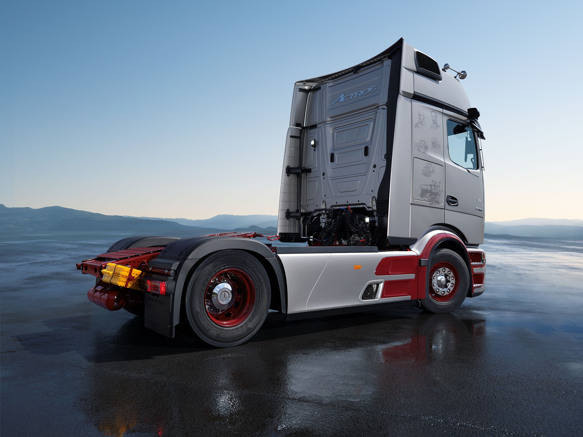 IAA Transportation: 130 Jahre Lkw-Geschichte: Mercedes-Benz Trucks stellt Jubiläumsedition vor