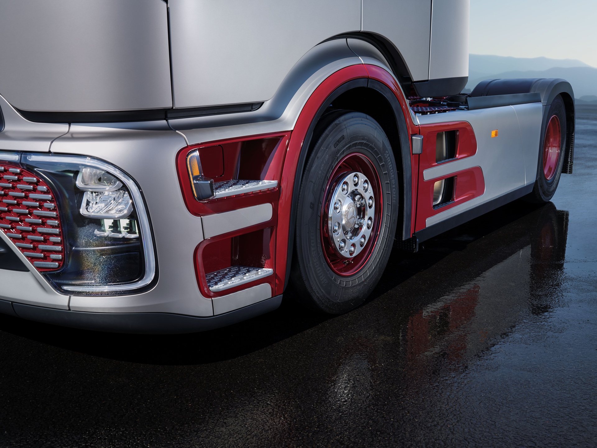 IAA Transportation: 130 Jahre Lkw-Geschichte: Mercedes-Benz Trucks stellt Jubiläumsedition vor