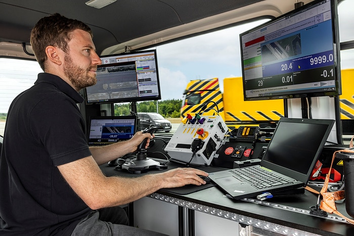 Daimler Truck zeigt neue und weiterentwickelte Sicherheits-Assistenzsysteme für Lkw und Reisebusse