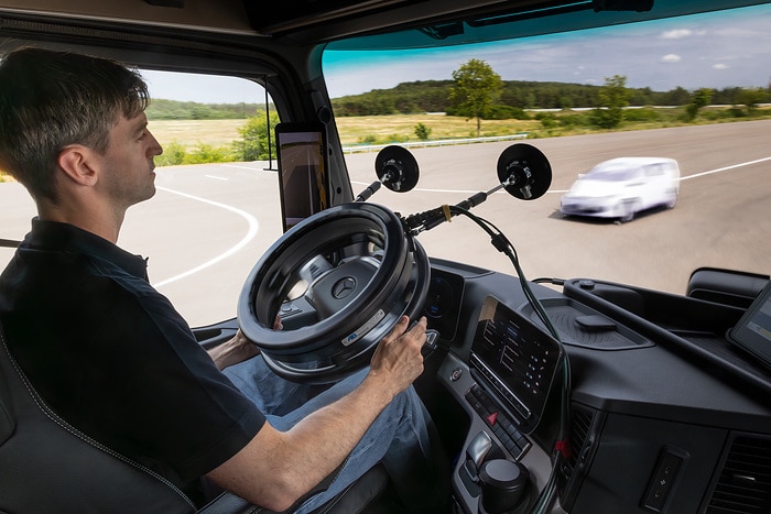 Daimler Truck zeigt neue und weiterentwickelte Sicherheits-Assistenzsysteme für Lkw und Reisebusse