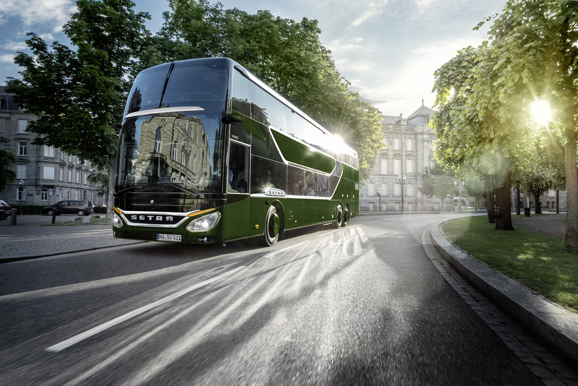 Daimler Buses modernisiert sein Reisebusportfolio