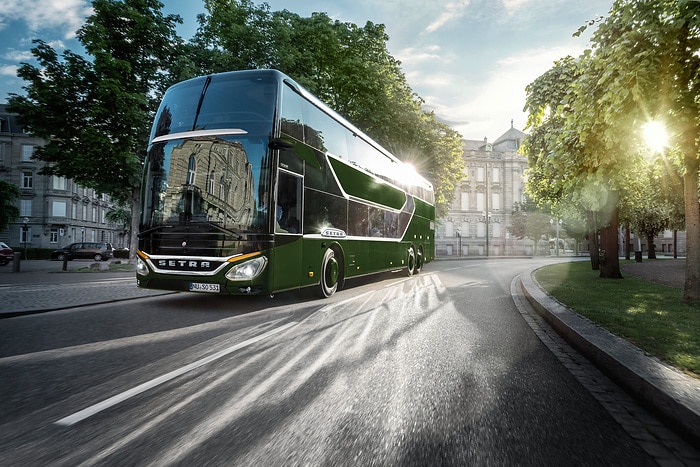 Daimler Buses modernisiert sein Reisebusportfolio