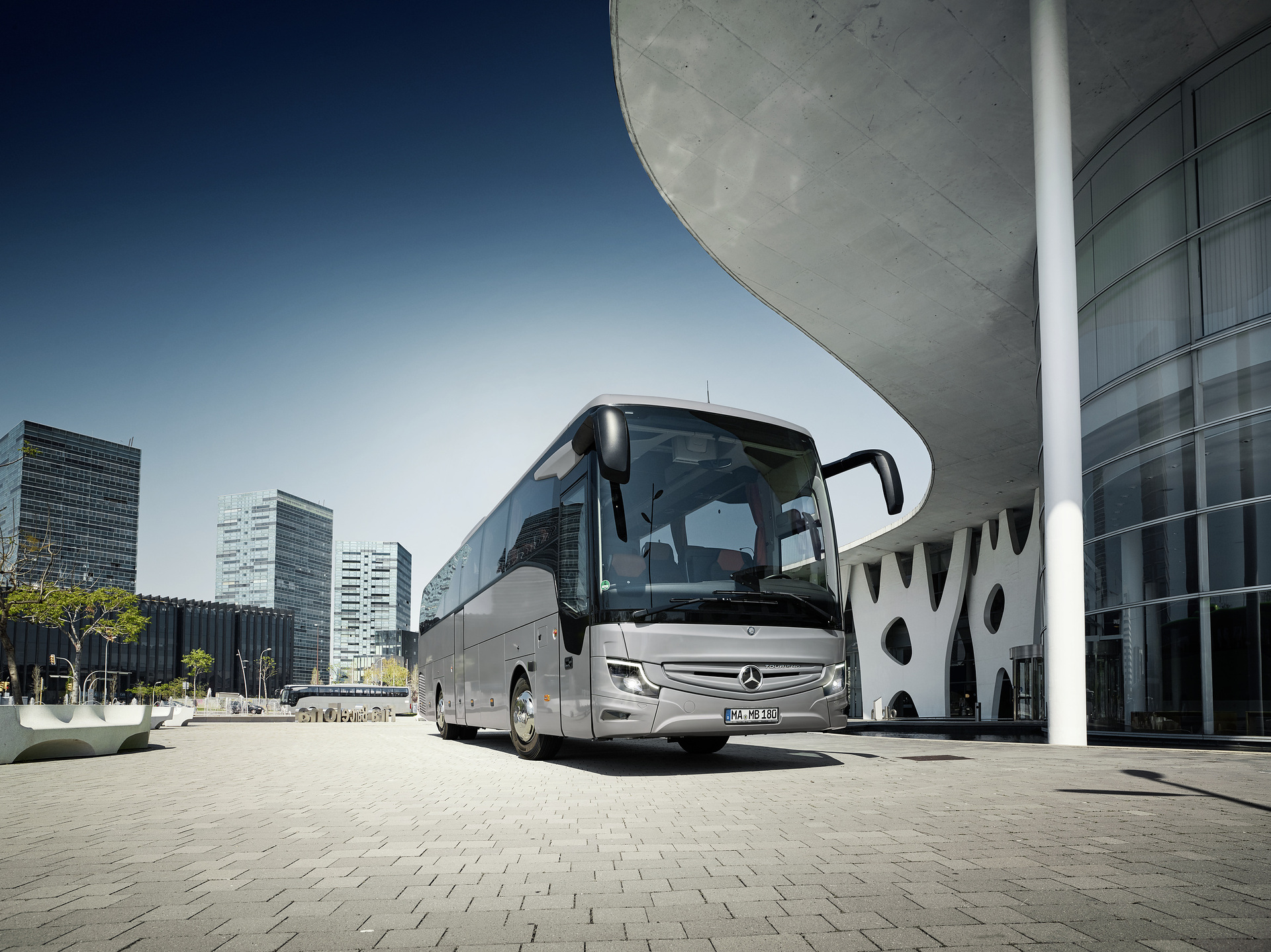 Daimler Buses modernisiert sein Reisebusportfolio