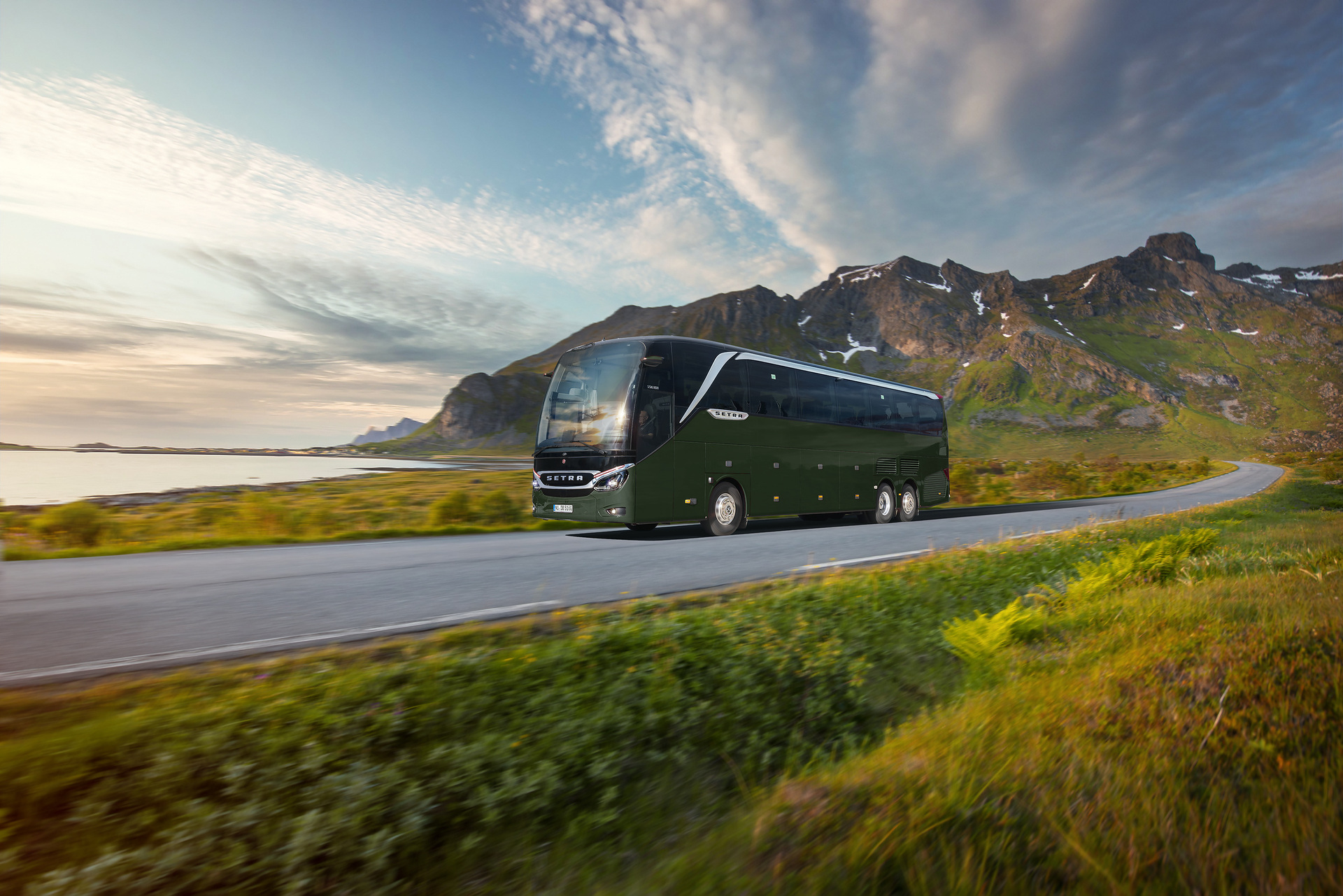Daimler Buses modernisiert sein Reisebusportfolio