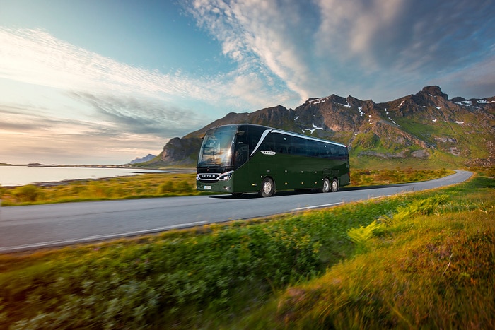 Daimler Buses modernisiert sein Reisebusportfolio