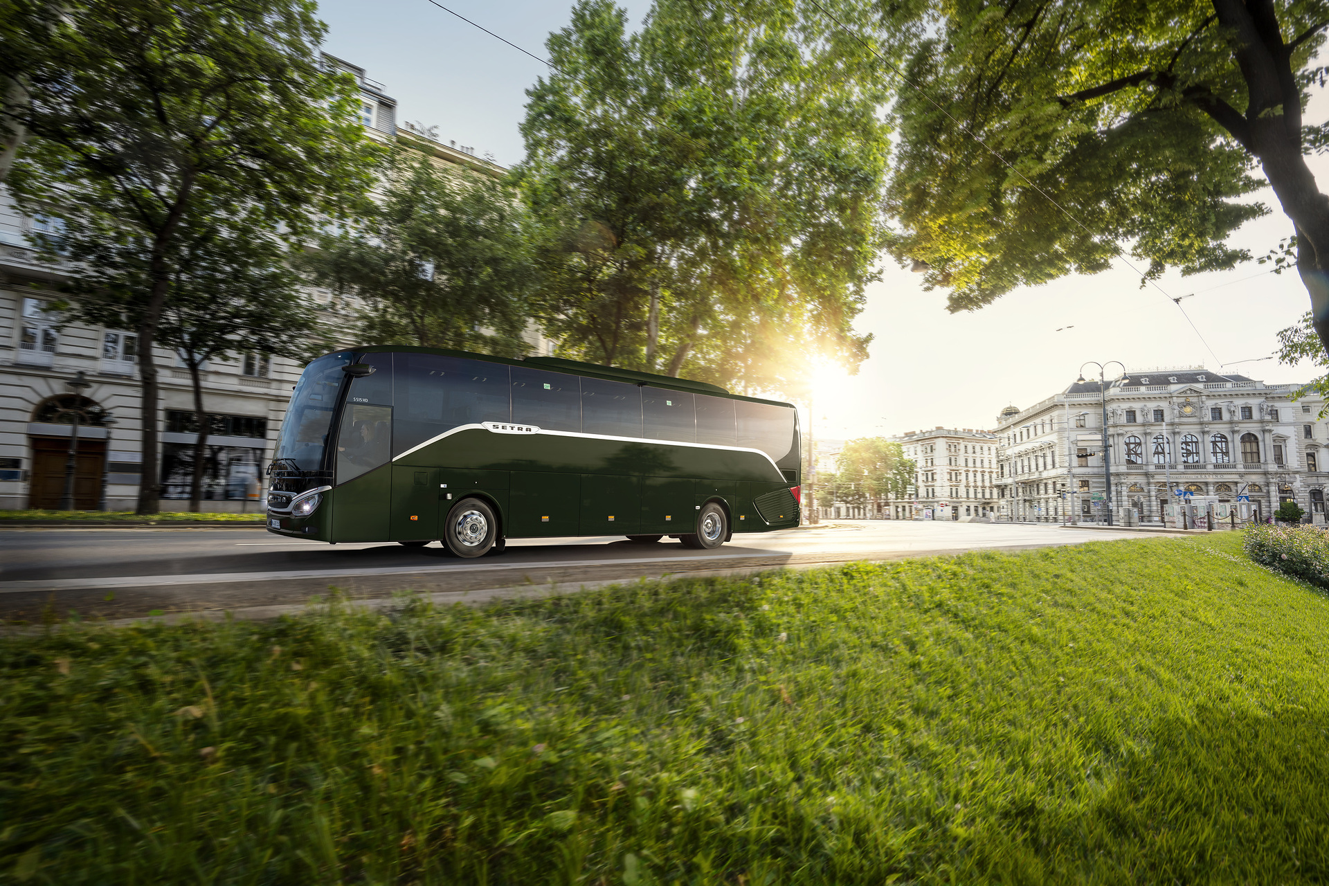 Daimler Buses modernisiert sein Reisebusportfolio