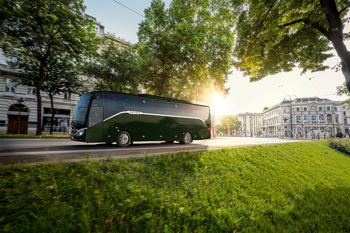 Daimler Buses modernisiert sein Reisebusportfolio