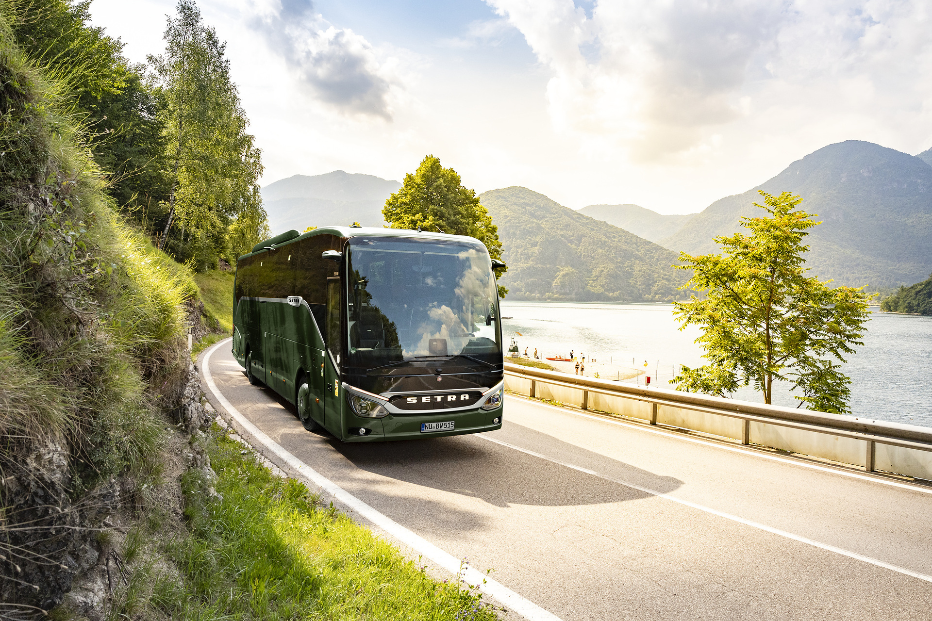 Daimler Buses modernisiert sein Reisebusportfolio