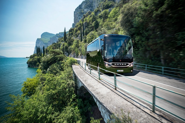 Daimler Buses modernisiert sein Reisebusportfolio