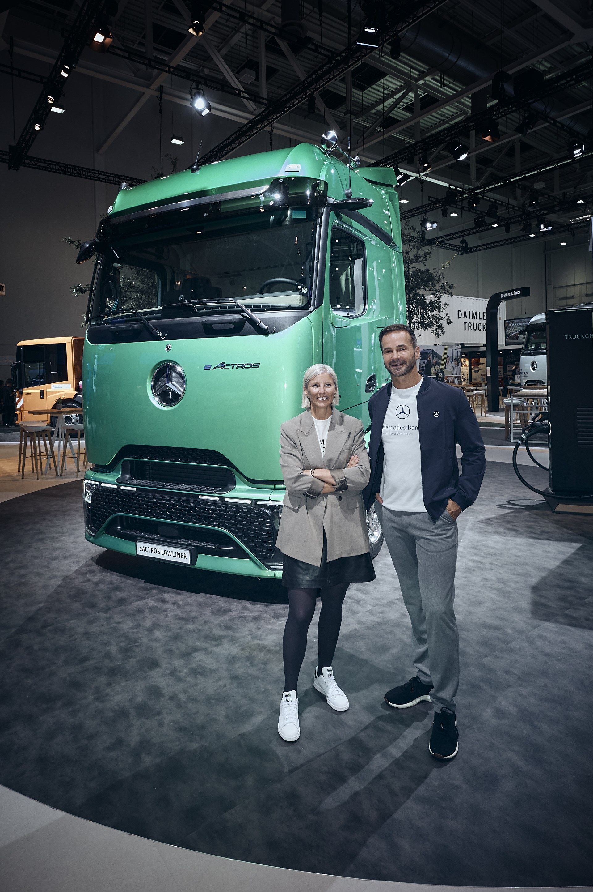 IAA Transportation 2026: Daimler Truck feiert 130 Jahre Lkw und bringt den Transport von morgen auf die Straße