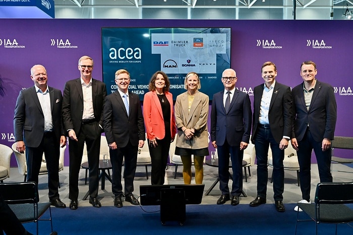 IAA Transportation 2026: Daimler Truck feiert 130 Jahre Lkw und bringt den Transport von morgen auf die Straße