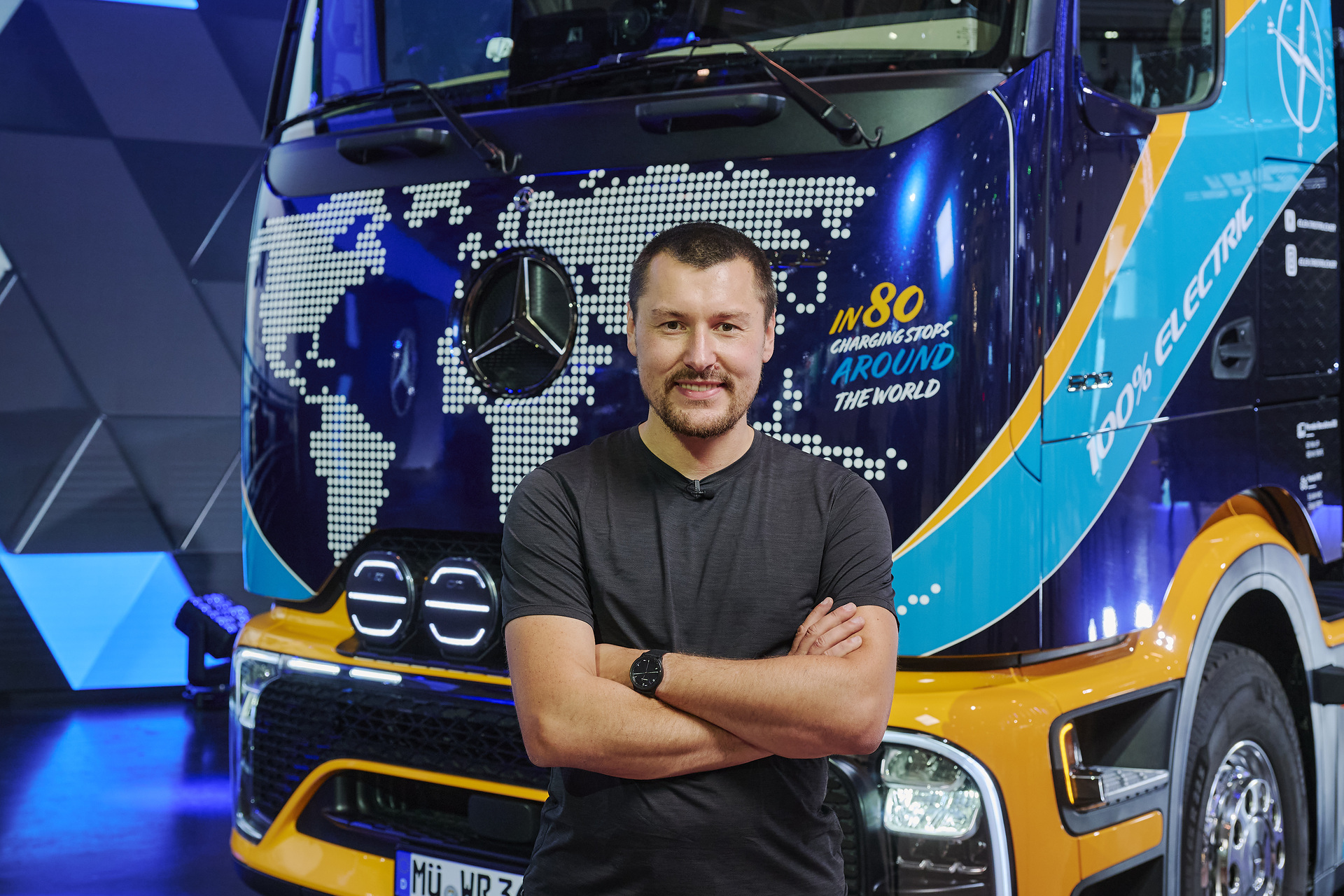 From Hanover around the world: Elektrotrucker Tobias Wagner starts global eActros 600 expedition