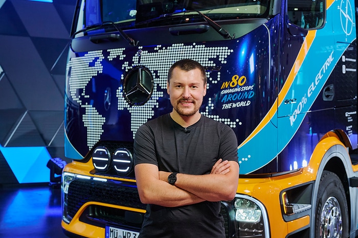 From Hanover around the world: Elektrotrucker Tobias Wagner starts global eActros 600 expedition