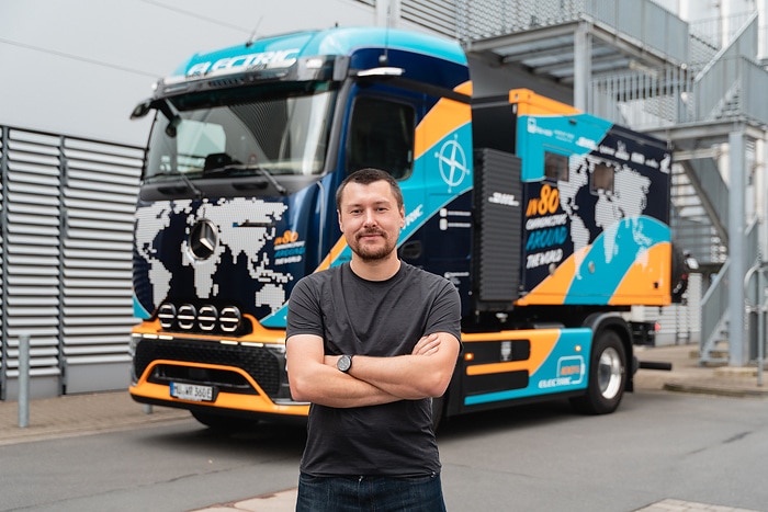 Von Hannover um die Welt: Elektrotrucker Tobias Wagner startet globale eActros-600-Expedition