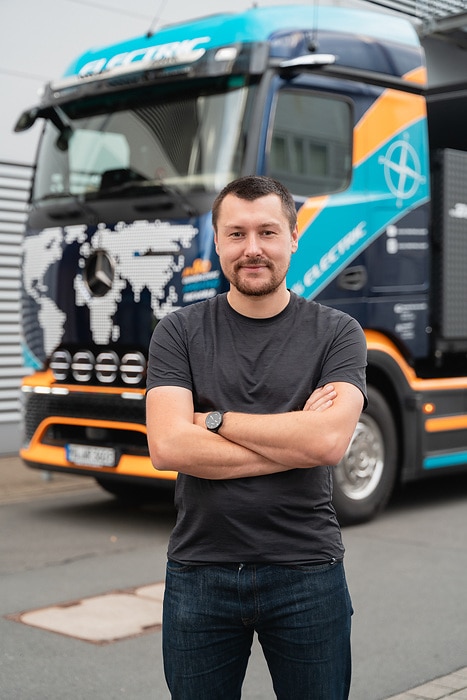 Von Hannover um die Welt: Elektrotrucker Tobias Wagner startet globale eActros-600-Expedition