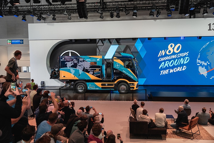 Von Hannover um die Welt: Elektrotrucker Tobias Wagner startet globale eActros-600-Expedition