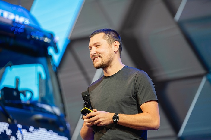 Von Hannover um die Welt: Elektrotrucker Tobias Wagner startet globale eActros-600-Expedition