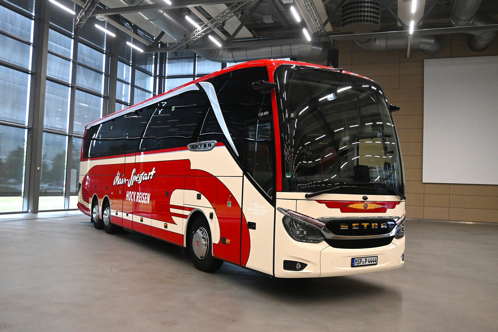 Neuer Setra Reisebus für Hermann Hock würdigt die Markenhistorie