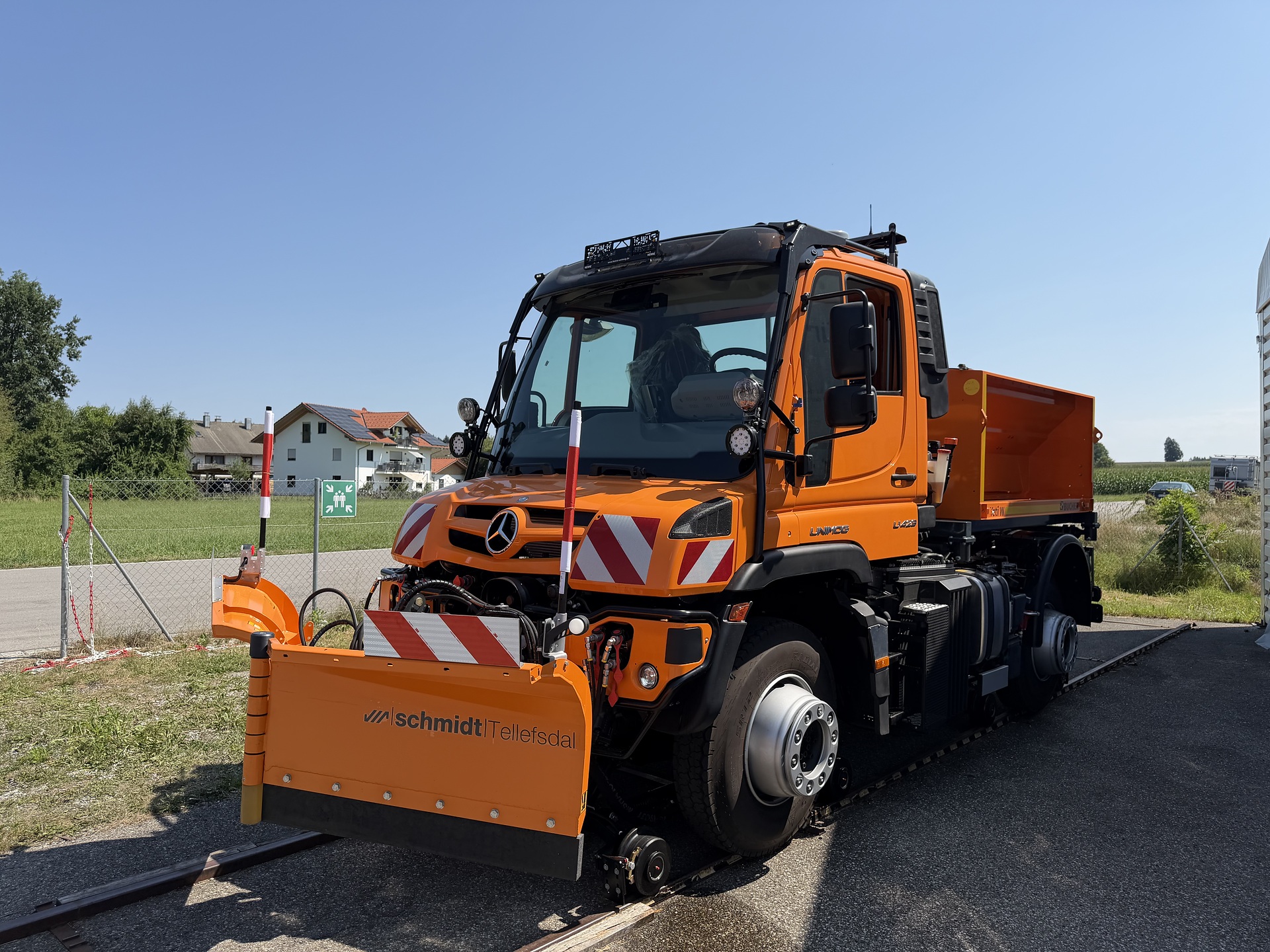 With strong partners: Daimler Truck showcases the Unimog at InnoTrans and hands over a vehicle to the City of Munich