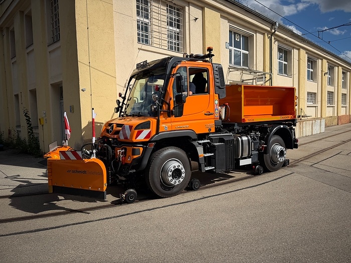 With strong partners: Daimler Truck showcases the Unimog at InnoTrans and hands over a vehicle to the City of Munich