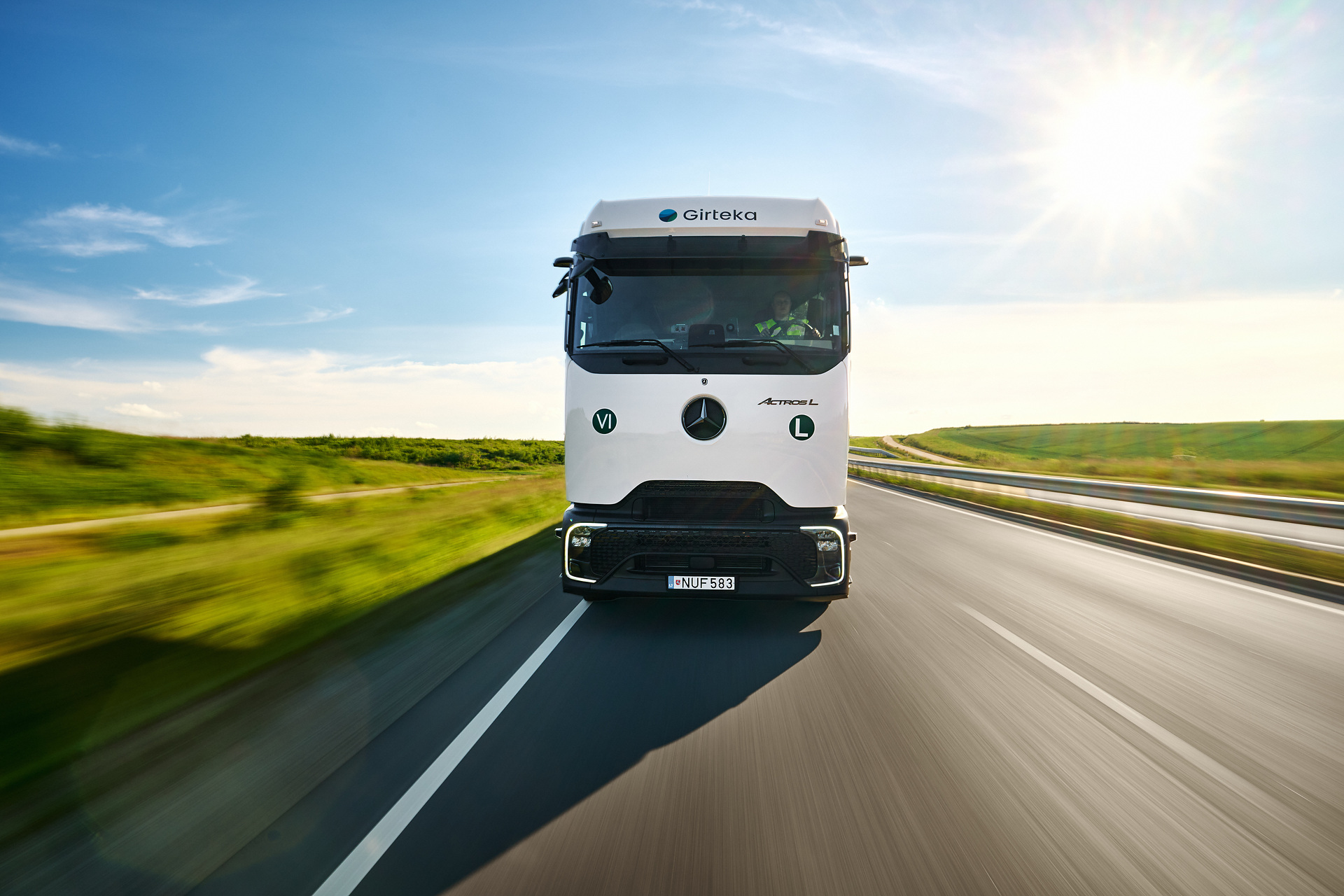 Mercedes-Benz Trucks und Girteka vereinbaren Lieferung von 900 neuen Actros L ProCabin