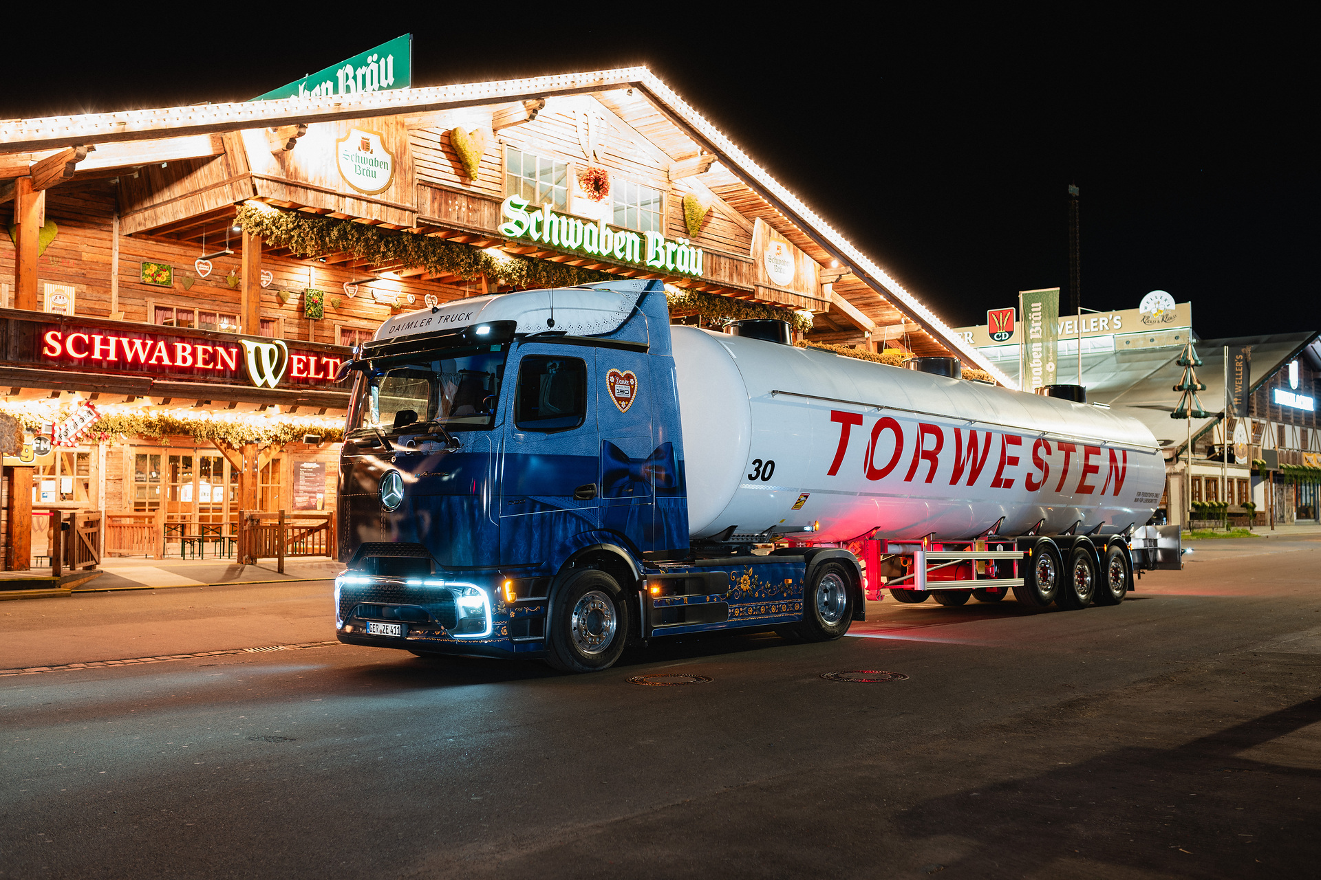 Powered to the Festival Tents: eActros 600 delivers beer to Germany’s two largest folk festivals