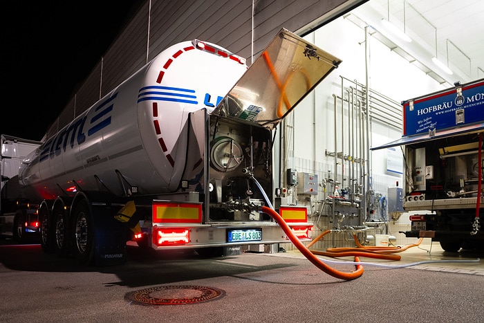 Powered to the Festival Tents: eActros 600 delivers beer to Germany’s two largest folk festivals