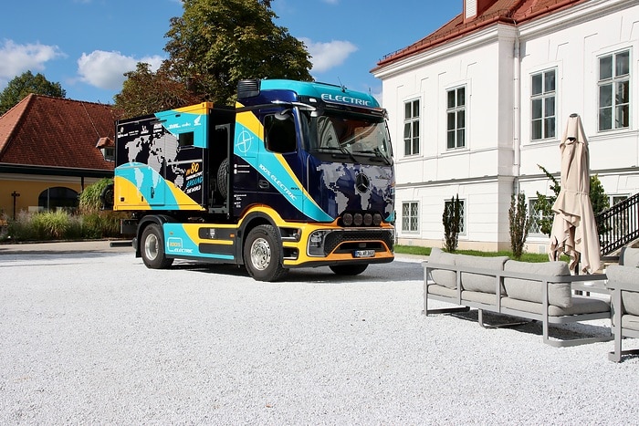 From Hanover around the world: Elektrotrucker Tobias Wagner starts global eActros 600 expedition