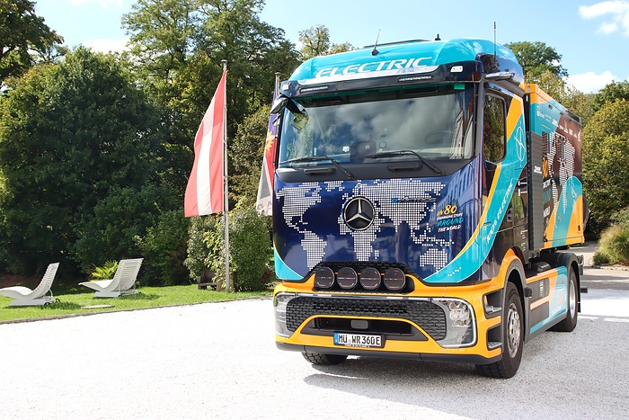 From Hanover around the world: Elektrotrucker Tobias Wagner starts global eActros 600 expedition