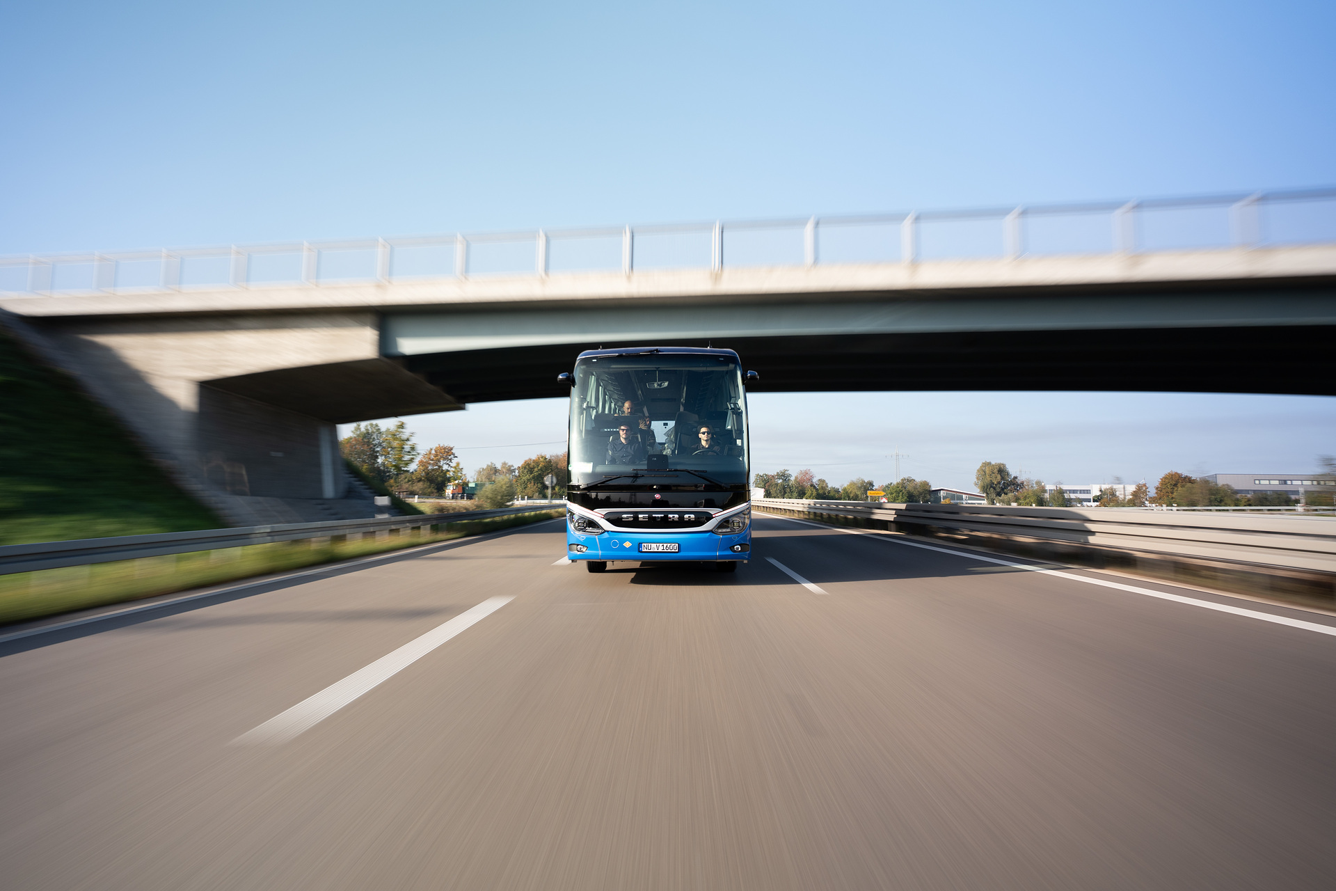 Daimler Buses and Partners Reach Important Milestone on the Road to the Electric Coach
