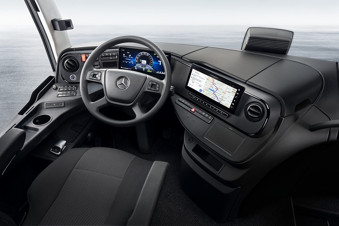Daimler Buses Makes its Coaches Even More Efficient, Digital and Safer
