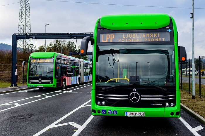 Ljubljana setzt auf Batterie und Wasserstoff: 35 Mercedes-Benz eCitaro für CO2-freien Nahverkehr im Einsatz